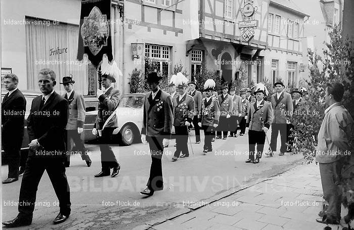 Fronleichnamsprozession 1968 in Sinzig: FRSN-004701