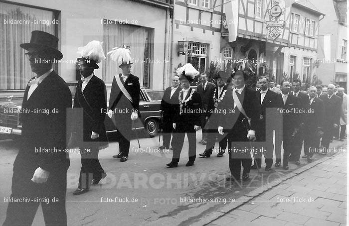 Fronleichnamsprozession 1968 in Sinzig: FRSN-004704