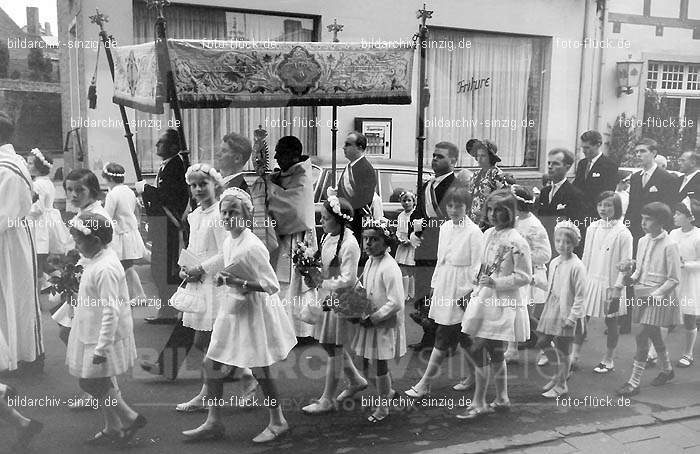 Fronleichnamsprozession 1968 in Sinzig: FRSN-004709