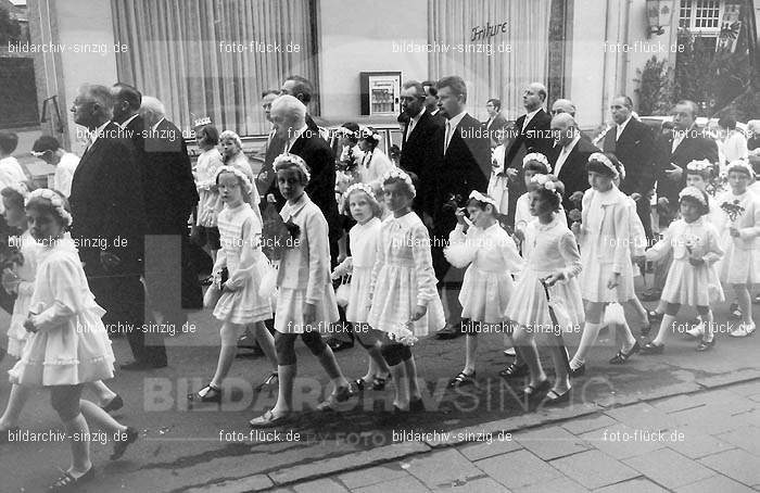 Fronleichnamsprozession 1968 in Sinzig: FRSN-004711