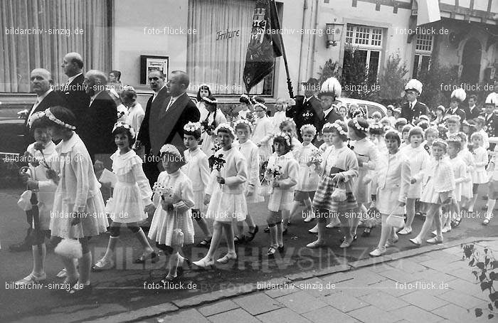 Fronleichnamsprozession 1968 in Sinzig: FRSN-004712