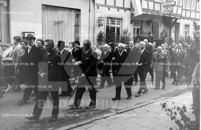 Fronleichnamsprozession 1968 in Sinzig: FRSN-004716