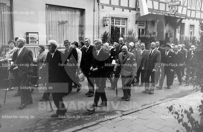 Fronleichnamsprozession 1968 in Sinzig: FRSN-004717