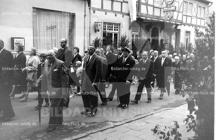 Fronleichnamsprozession 1968 in Sinzig: FRSN-004719