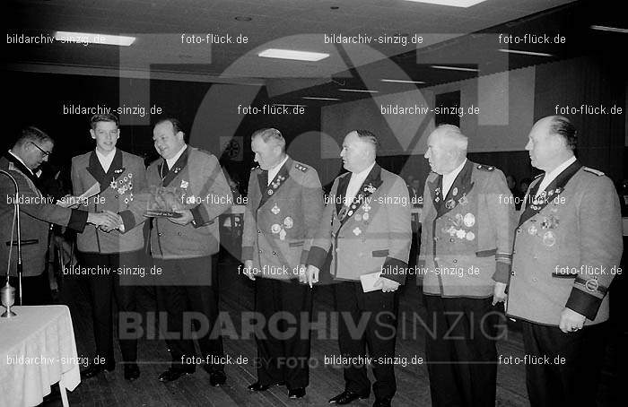 Hubertus-Schützen im Helenensaal 1968 Sinzig: HBSCHLSN-004803