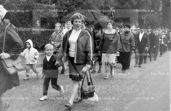 Wallfahrt nach Langenfeld Sinzig 1968: WLLNSN-004847