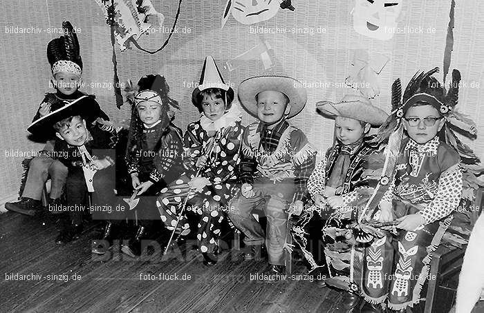 Karneval im Kath.Kindergarten St.Peter Sinzig Zehnthofstraße 1965-66: KRKTKNSTPTSNZH-005015