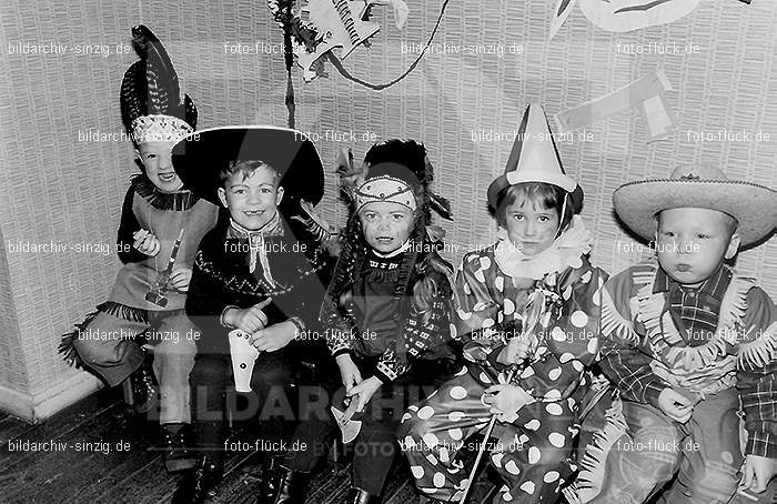 Karneval im Kath.Kindergarten St.Peter Sinzig Zehnthofstraße 1965-66: KRKTKNSTPTSNZH-005016