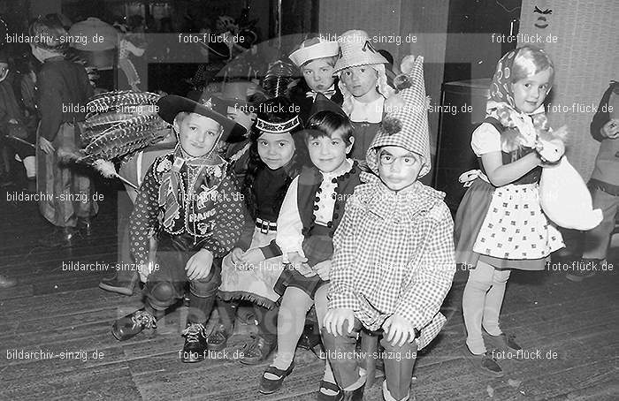 Karneval im Kath.Kindergarten St.Peter Sinzig Zehnthofstraße 1965-66: KRKTKNSTPTSNZH-005020