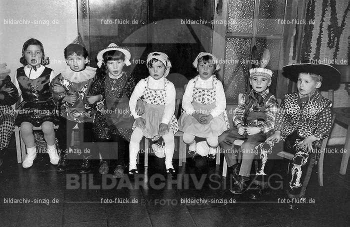 Karneval im Kath.Kindergarten St.Peter Sinzig Zehnthofstraße 1965-66: KRKTKNSTPTSNZH-005038