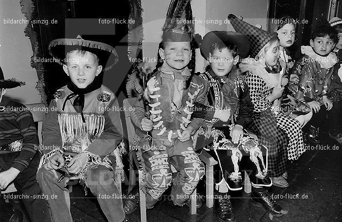 Karneval im Kath.Kindergarten St.Peter Sinzig Zehnthofstraße 1965-66: KRKTKNSTPTSNZH-005039