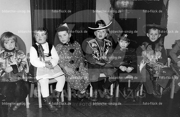 Karneval im Kath.Kindergarten St.Peter Sinzig Zehnthofstraße 1965-66: KRKTKNSTPTSNZH-005041