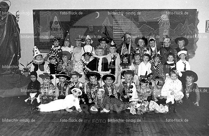 Karneval im Kath.Kindergarten St.Peter Sinzig Zehnthofstraße 1965-66: KRKTKNSTPTSNZH-005050