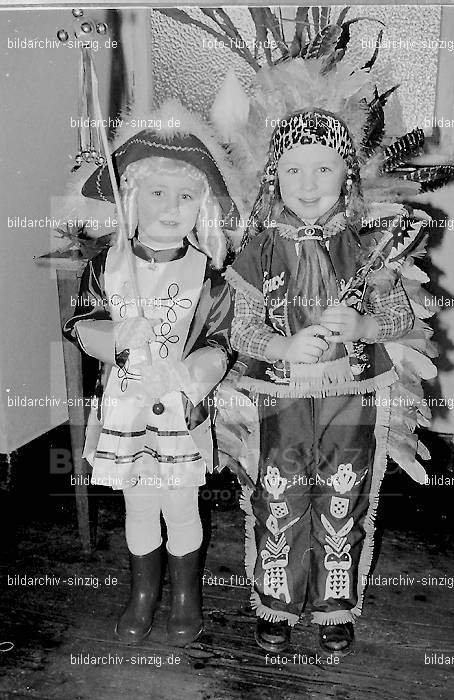 Karneval im Kath.Kindergarten St.Peter Sinzig Zehnthofstraße 1965-66: KRKTKNSTPTSNZH-005061