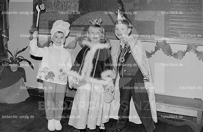 Karneval im Kath.Kindergarten St.Peter Sinzig Zehnthofstraße 1965-66: KRKTKNSTPTSNZH-005066