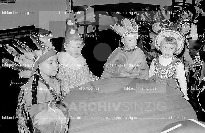 Karneval im Kath.Kindergarten St.Peter Sinzig Zehnthofstraße 1965-66: KRKTKNSTPTSNZH-005072