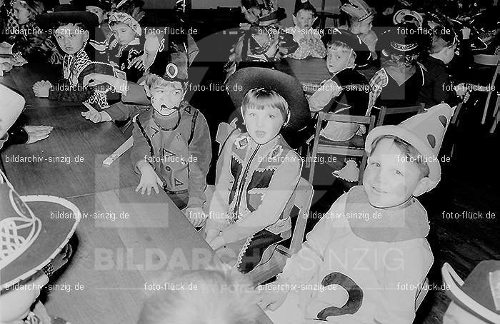 Karneval im Kath.Kindergarten St.Peter Sinzig Zehnthofstraße 1965-66: KRKTKNSTPTSNZH-005079