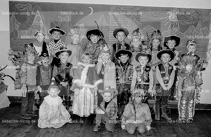 Karneval im Kath.Kindergarten St.Peter Sinzig Zehnthofstraße 1965-66: KRKTKNSTPTSNZH-005085