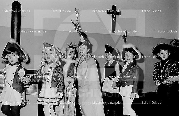 Karneval im Kath.Kindergarten St.Peter Sinzig Zehnthofstraße 1965-66: KRKTKNSTPTSNZH-005104