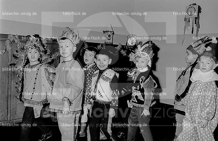 Karneval im Kath.Kindergarten St.Peter Sinzig Zehnthofstraße 1965-66: KRKTKNSTPTSNZH-005109