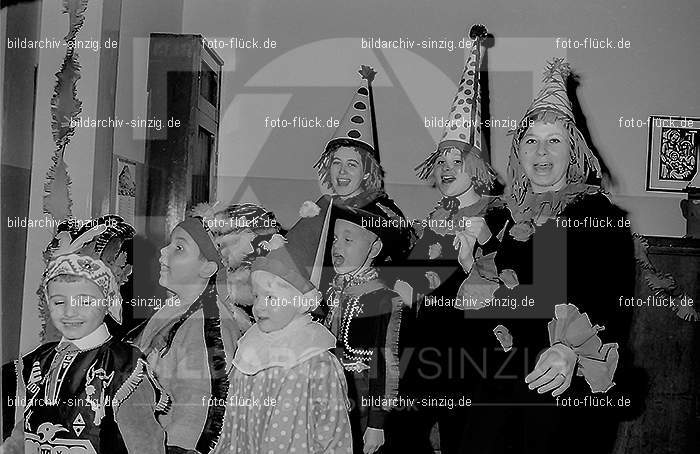 Karneval im Kath.Kindergarten St.Peter Sinzig Zehnthofstraße 1965-66: KRKTKNSTPTSNZH-005110