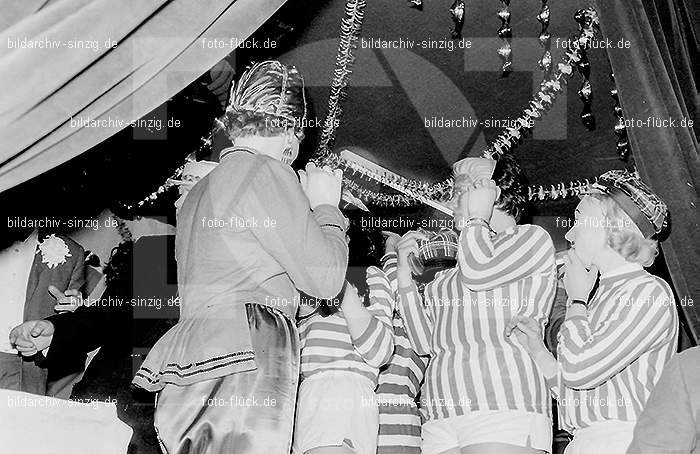 1968 Maskenball des Turnvereins TV 08 in Sinzig im Helenensaal: MSTRTVSNHL-005643