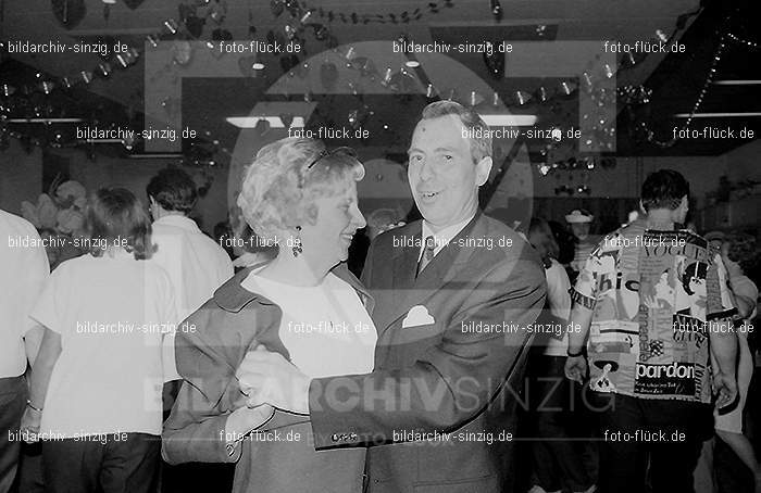 1968 Maskenball des Turnvereins TV 08 in Sinzig im Helenensaal: MSTRTVSNHL-005656