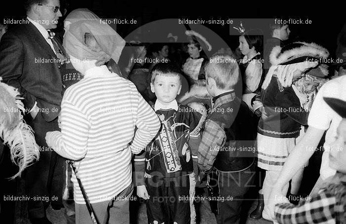 1968 Kinderkarneval im Helenensaal Sinzig vom TV08 -Turnverein -Karnevals-Sonntag: KNHLSNTVTRKRSN-005765