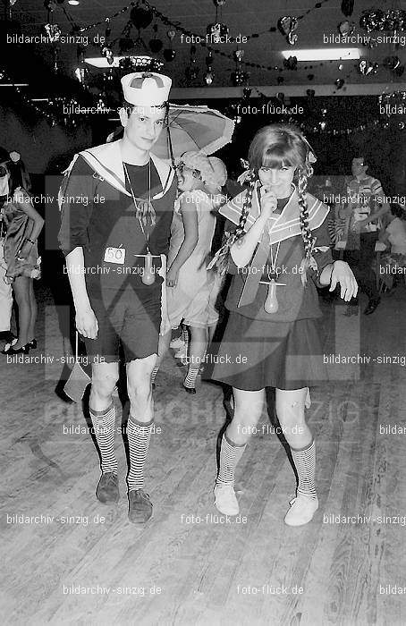 1968 Maskenball des Turnvereins TV 08 in Sinzig im Helenensaal: MSTRTVSNHL-005783