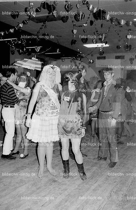 1968 Maskenball des Turnvereins TV 08 in Sinzig im Helenensaal: MSTRTVSNHL-005786