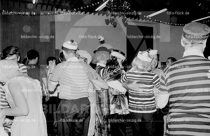 1968 Maskenball des Turnvereins TV 08 in Sinzig im Helenensaal: MSTRTVSNHL-005788