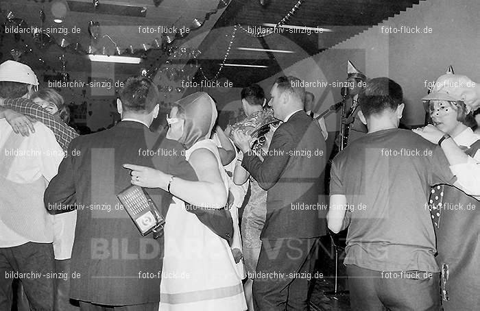 1968 Maskenball des Turnvereins TV 08 in Sinzig im Helenensaal: MSTRTVSNHL-005794