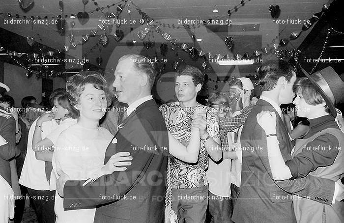 1968 Maskenball des Turnvereins TV 08 in Sinzig im Helenensaal: MSTRTVSNHL-005795