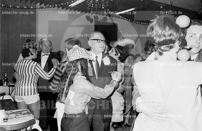 1968 Maskenball des Turnvereins TV 08 in Sinzig im Helenensaal: MSTRTVSNHL-005799