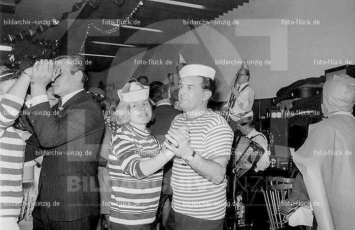 1968 Maskenball des Turnvereins TV 08 in Sinzig im Helenensaal: MSTRTVSNHL-005805