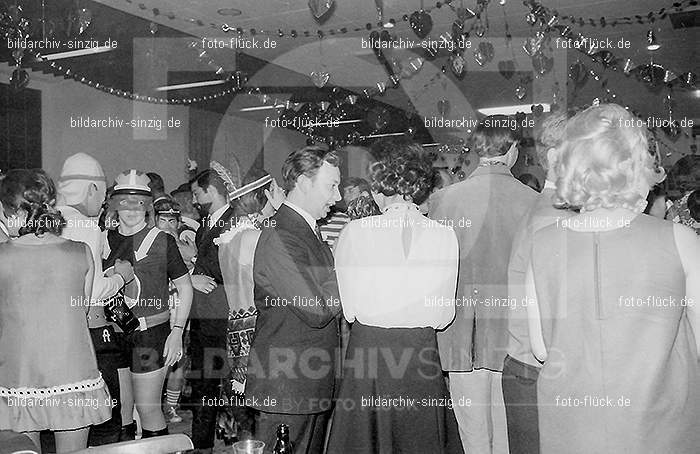 1968 Maskenball des Turnvereins TV 08 in Sinzig im Helenensaal: MSTRTVSNHL-005807