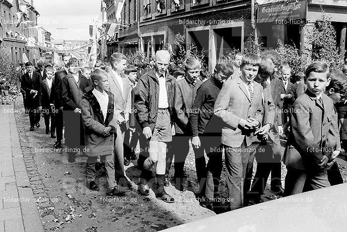 1967 Fronleichnamsprozession in Sinzig: FRSN-005868