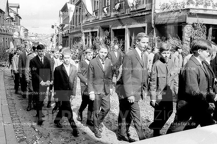 1967 Fronleichnamsprozession in Sinzig: FRSN-005869