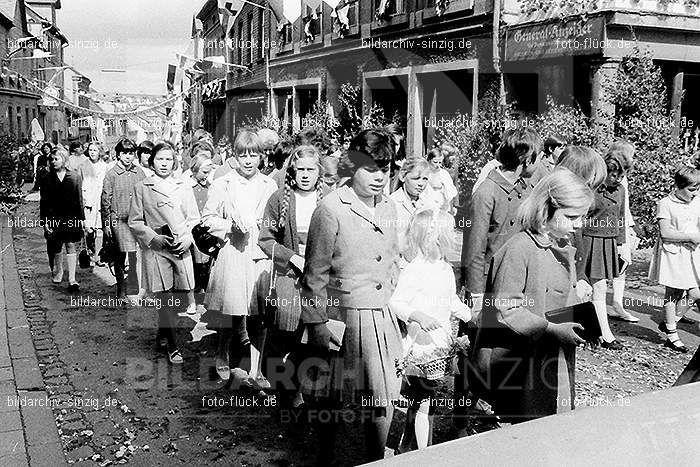 1967 Fronleichnamsprozession in Sinzig: FRSN-005872