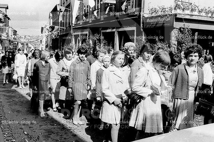 1967 Fronleichnamsprozession in Sinzig: FRSN-005873