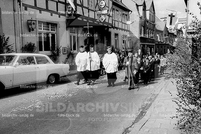 1967 Fronleichnamsprozession in Sinzig: FRSN-005875