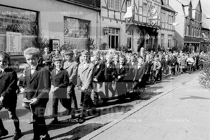 1967 Fronleichnamsprozession in Sinzig: FRSN-005877