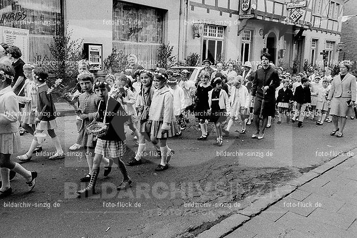 1967 Fronleichnamsprozession in Sinzig: FRSN-005895
