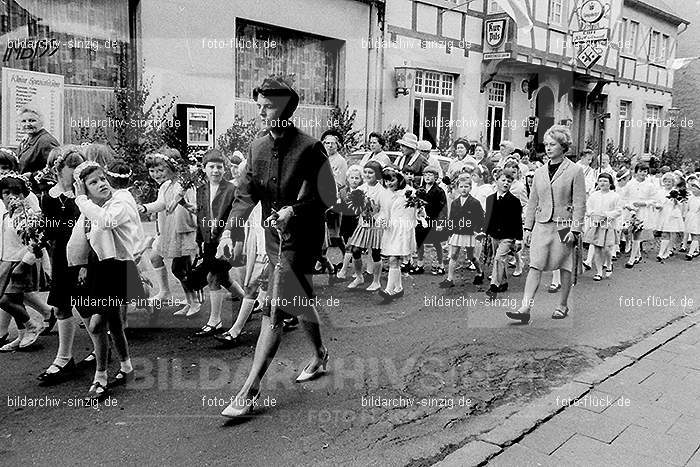 1967 Fronleichnamsprozession in Sinzig: FRSN-005896