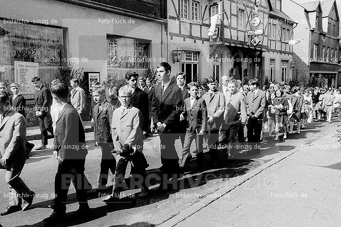 1967 Fronleichnamsprozession in Sinzig: FRSN-005900