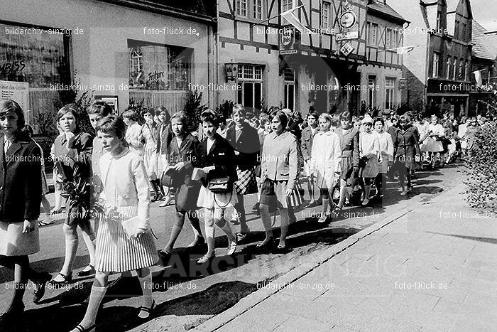 1967 Fronleichnamsprozession in Sinzig: FRSN-005902