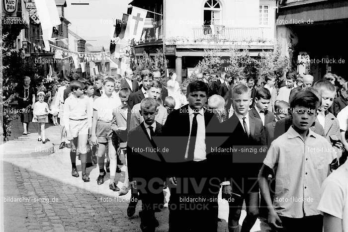 1967 Fronleichnamsprozession in Sinzig: FRSN-005907