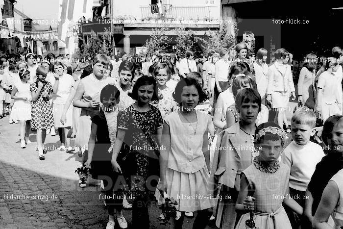 1967 Fronleichnamsprozession in Sinzig: FRSN-005912