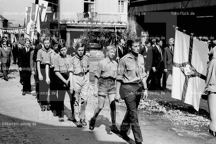 1967 Fronleichnamsprozession in Sinzig: FRSN-005917