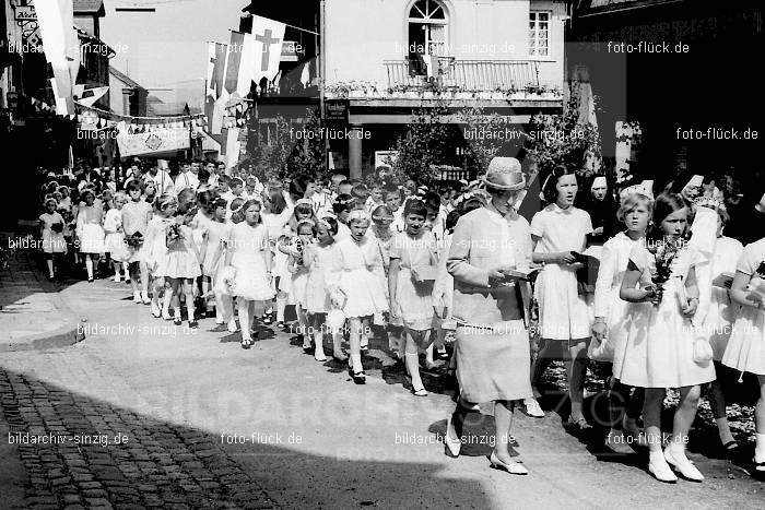 1967 Fronleichnamsprozession in Sinzig: FRSN-005924